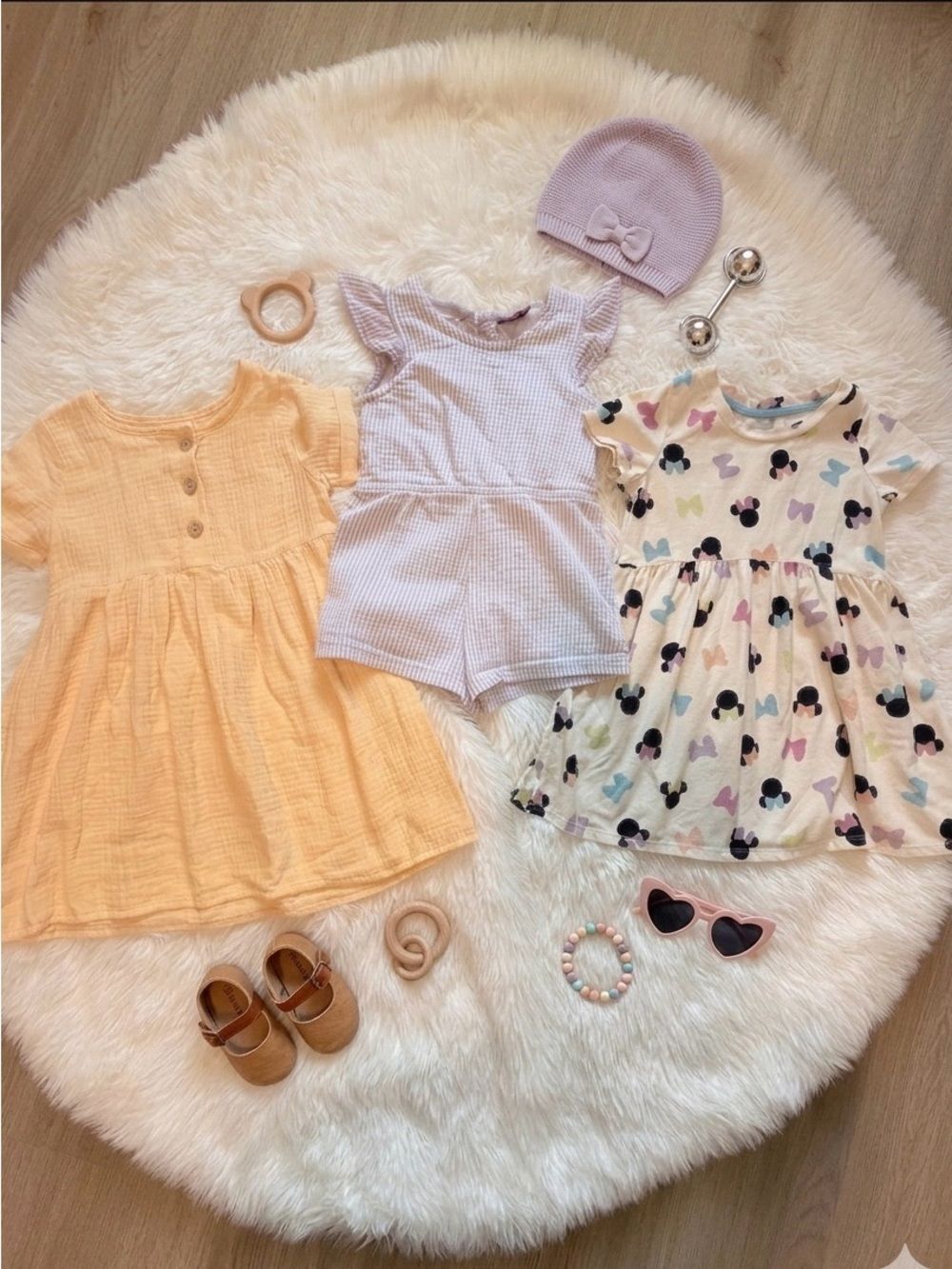 3 Adorable Girls Outfits Bundle | Dresses + Romper
Zise 4t